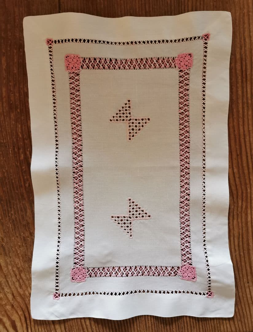 アンティーク イタリア購入 ハーダンガー蝶々刺繍 レアで美しいピンク