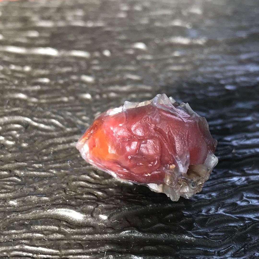 ゴビ石−1079 ゴビ瑪瑙 地表 黒山瑪瑙 『心臓』