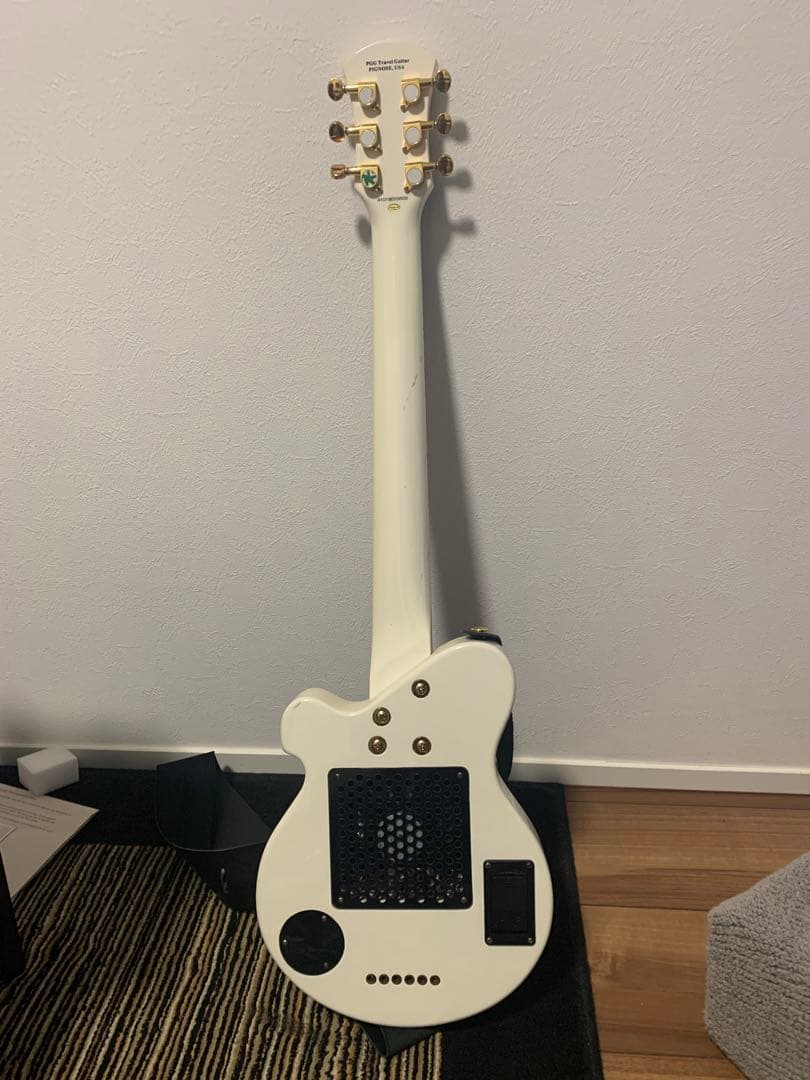 ポ*ー様 Pignose Guitar ホワイト　ピグノーズギター　PGG-25