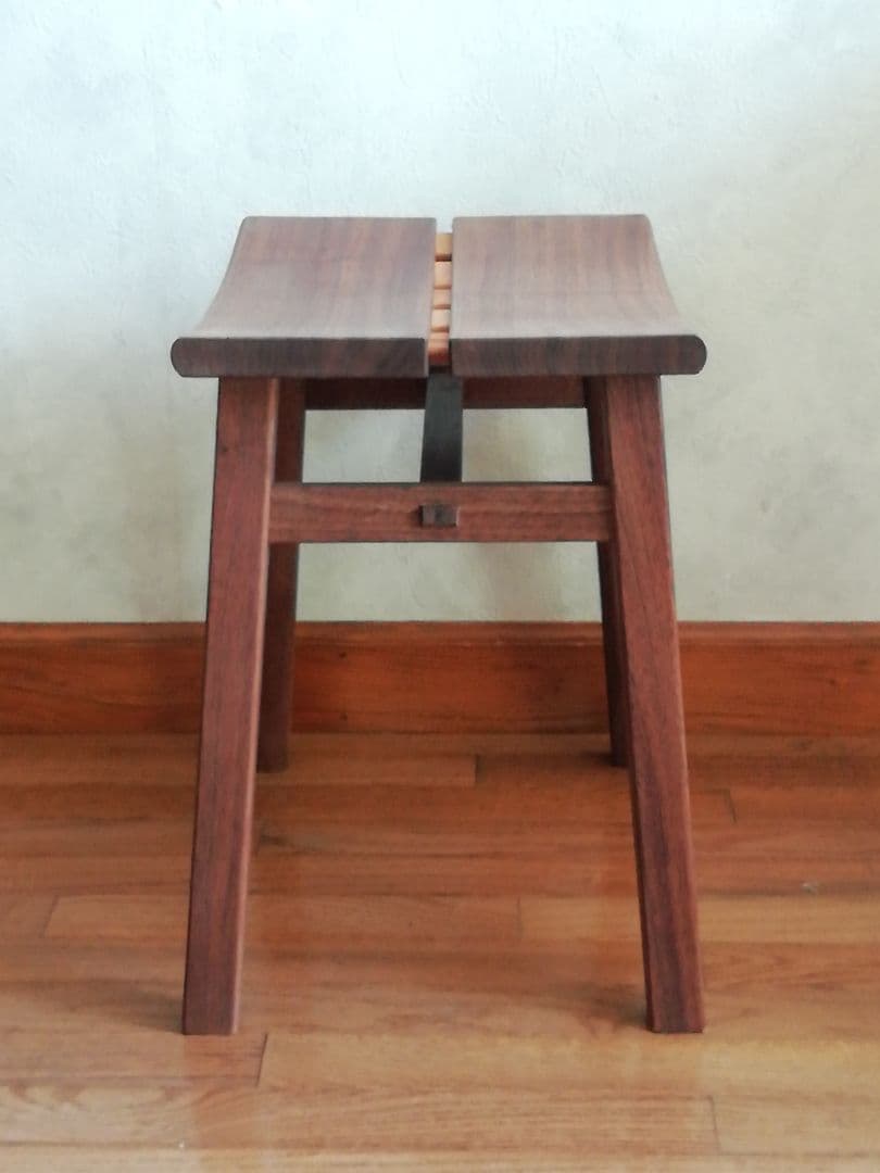 ブラックウォールナット材で手作りしたスツール