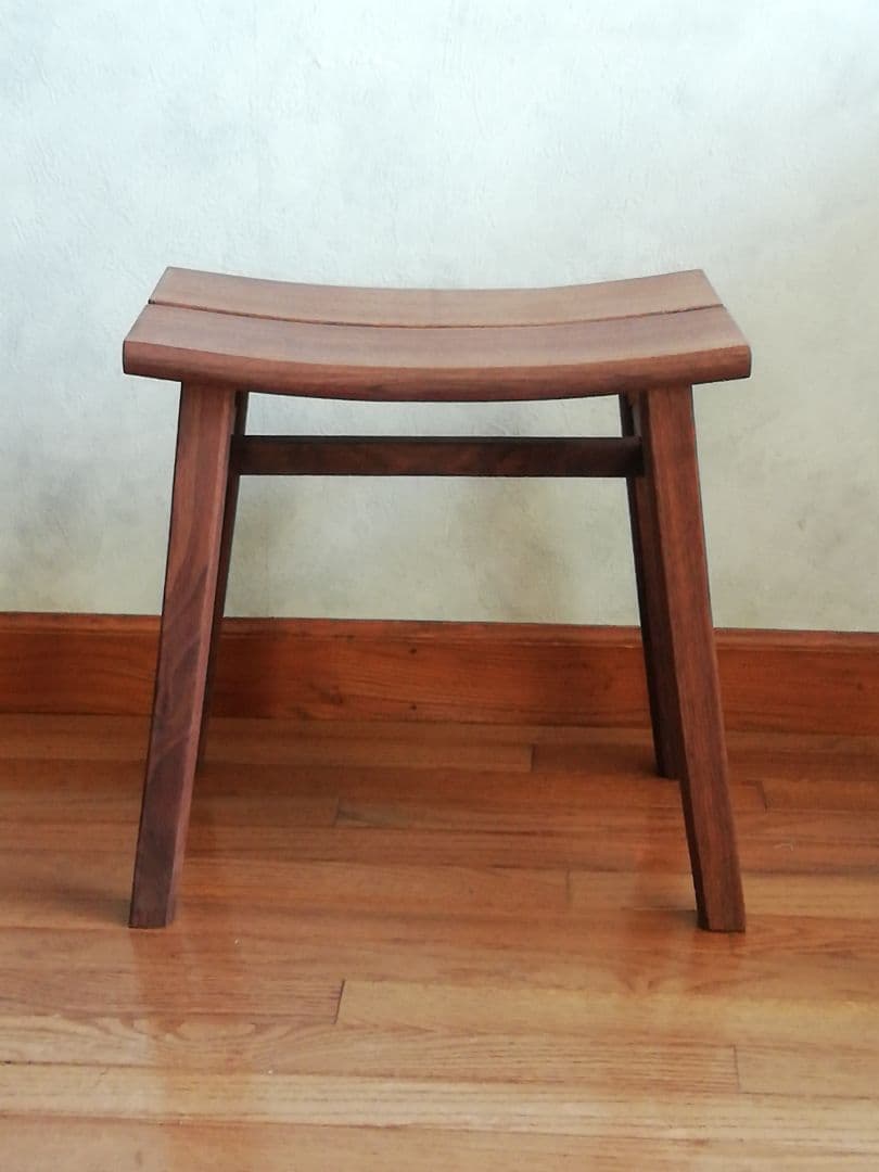 ブラックウォールナット材で手作りしたスツール