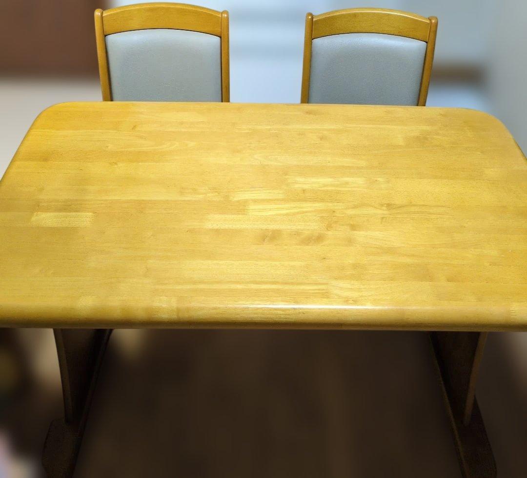 ダイニングテーブル 121×76（回転椅子2脚は別売）