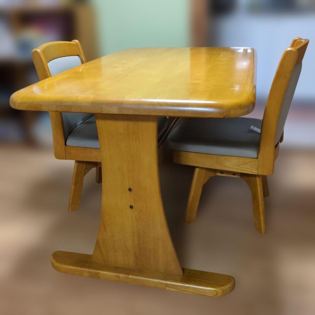 ダイニングテーブル 121×76（回転椅子2脚は別売）