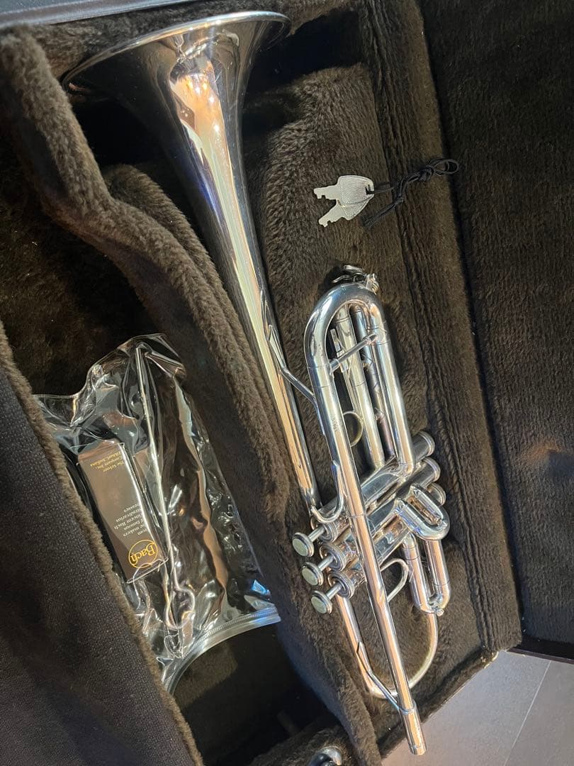 中古品】Vincent Bach トランペット TR300（初級者モデル）