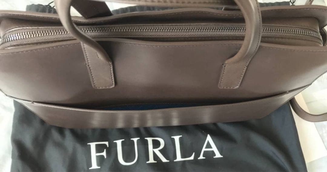 極美品★FURLA(フルラ)ブリーフケース★正規品101,200円(イタリア製)