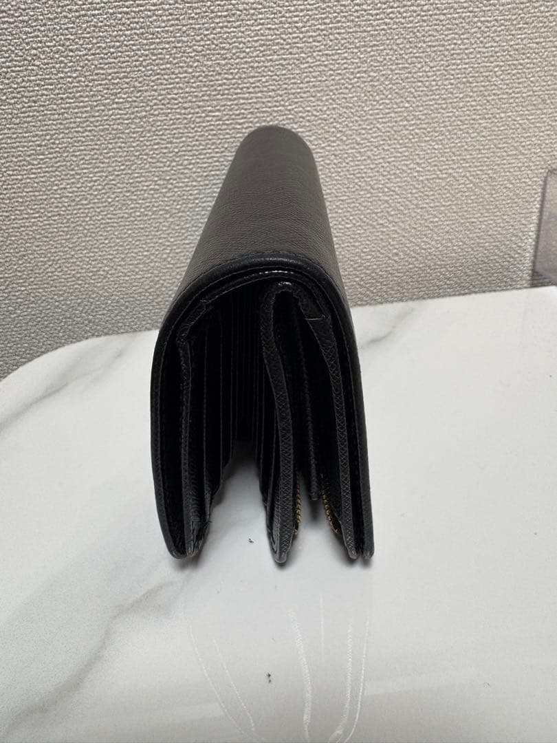 PRADA ブラック 二つ折り財布　値引き可能