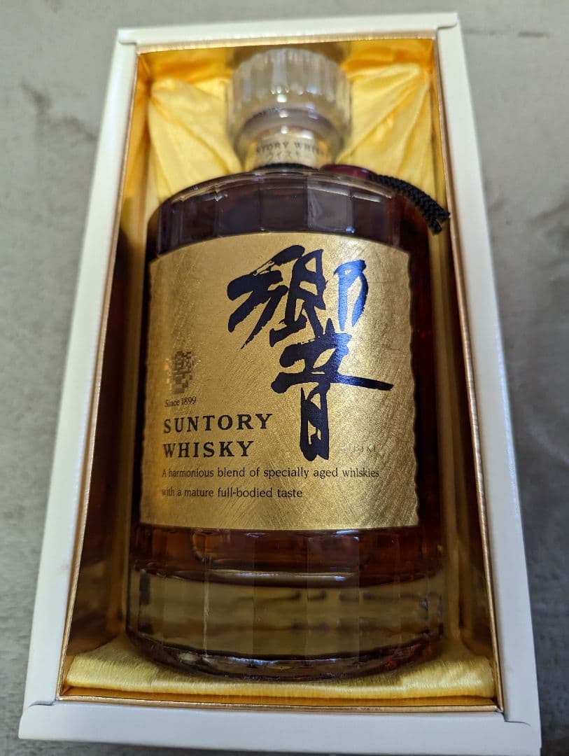 サントリー 響 750mlゴールドラベル