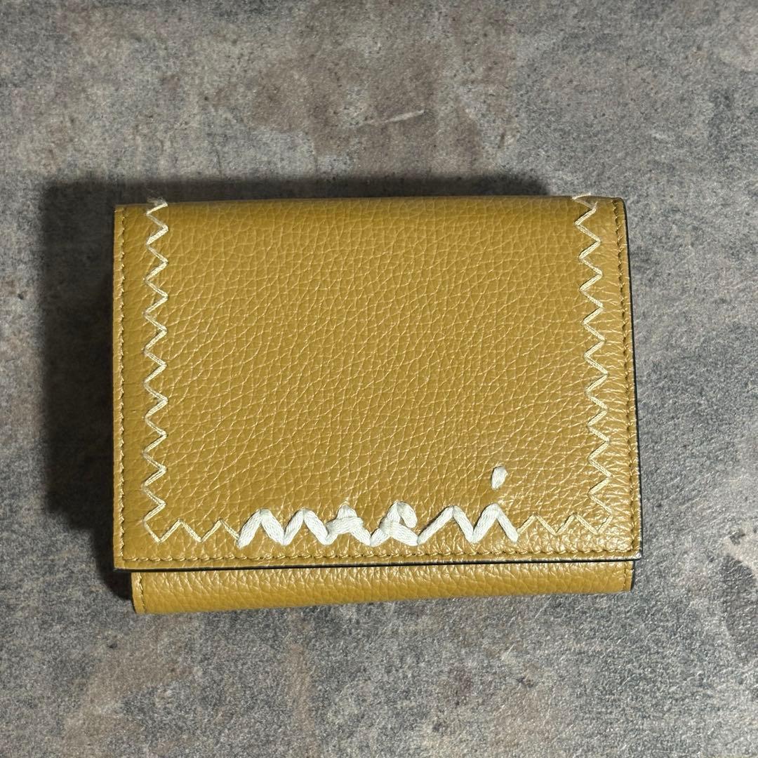 【新品未使用】MARNI マルニ 三つ折りウォレット 財布 刺繍 スティッチ MARNI（マルニ） 財布 三つ折り財布 MENDING EMBROIDERY TRIFOLD