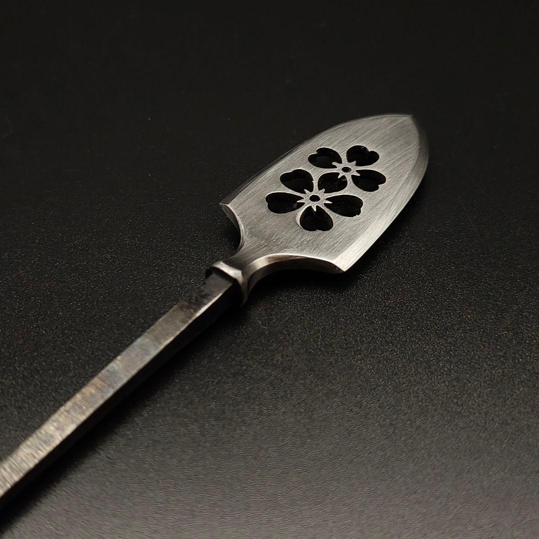 年末セール武道具　矢じり　平根式　桜花透　鏃　古式　弓道具　鉄製　職人作　美術品