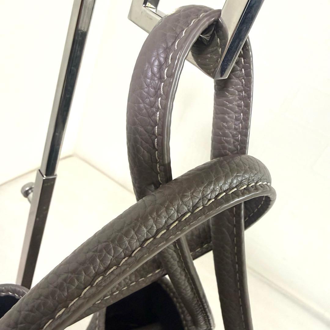 美品　ヴァジック ショルダーバッグ　ボンド グレー　レザー　ハンドバッグ