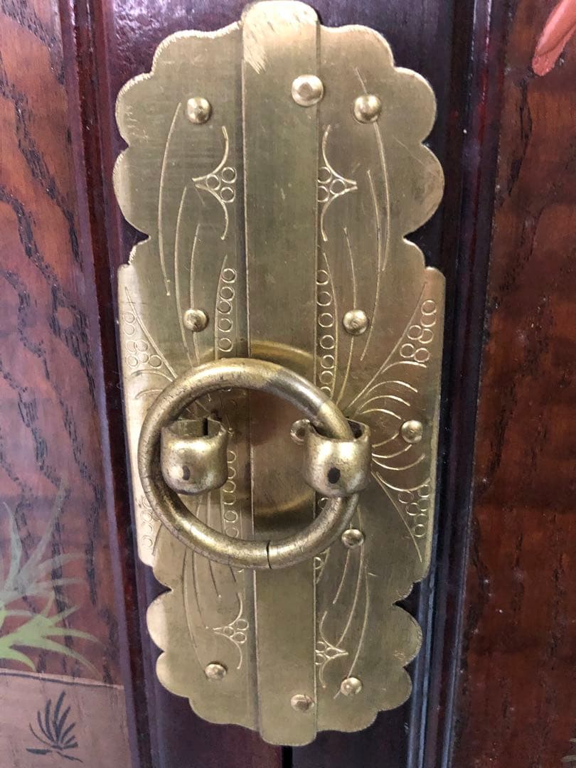 も*ん様 業者買取品！李朝家具 魚型錠前 手描き人物図