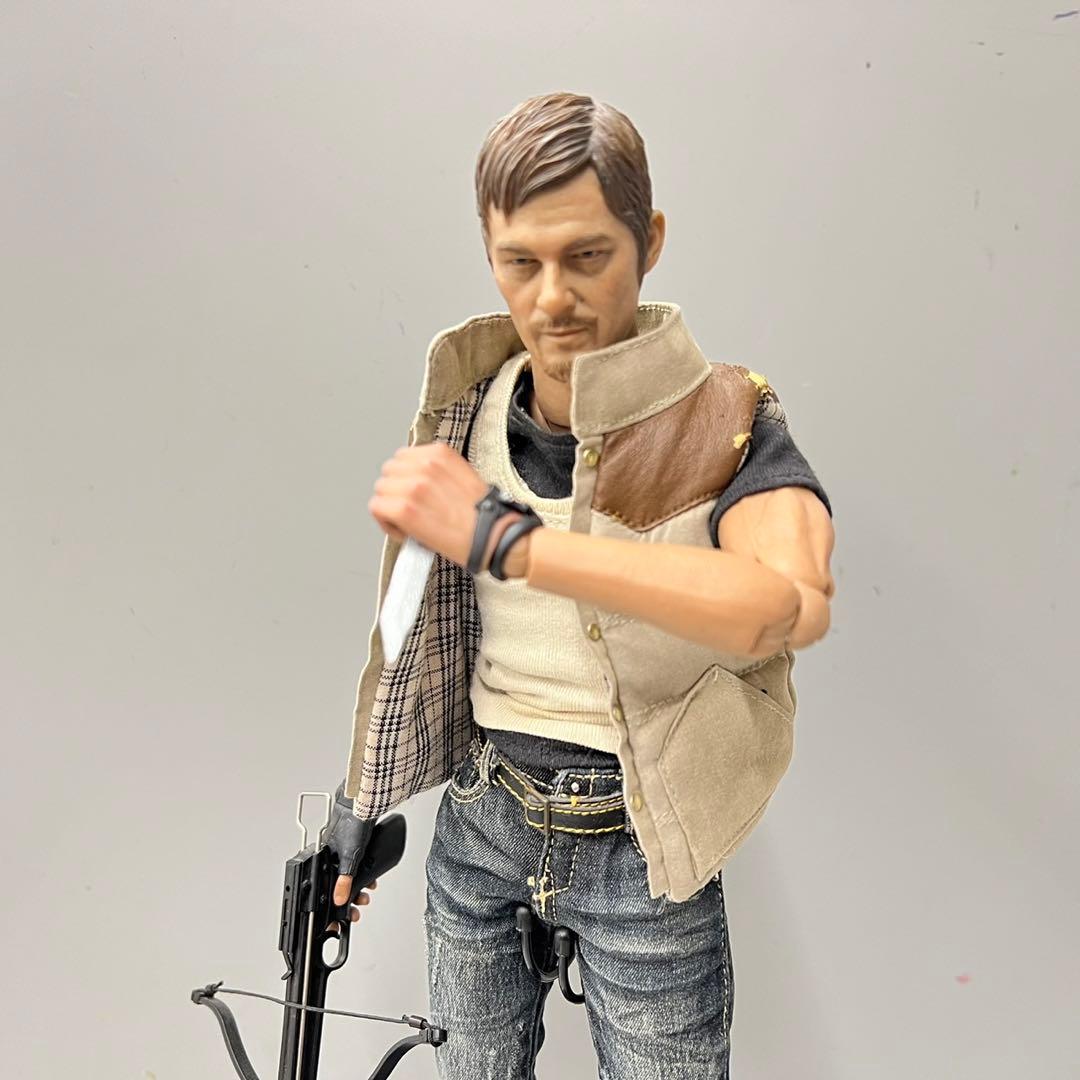 ウォーキングデッド　1/6 フィギュア ダリル