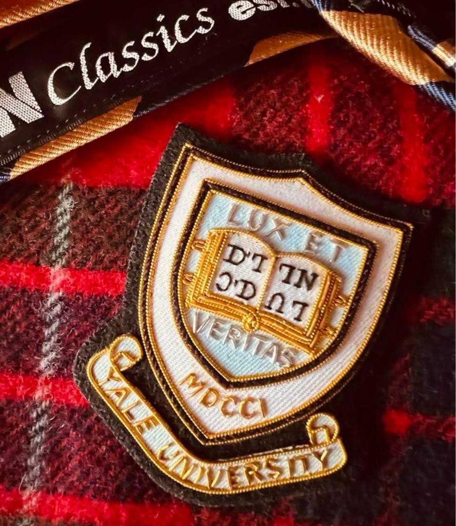 アイビーリーグ校章エール大学、アメリカ東部8大学の金モール