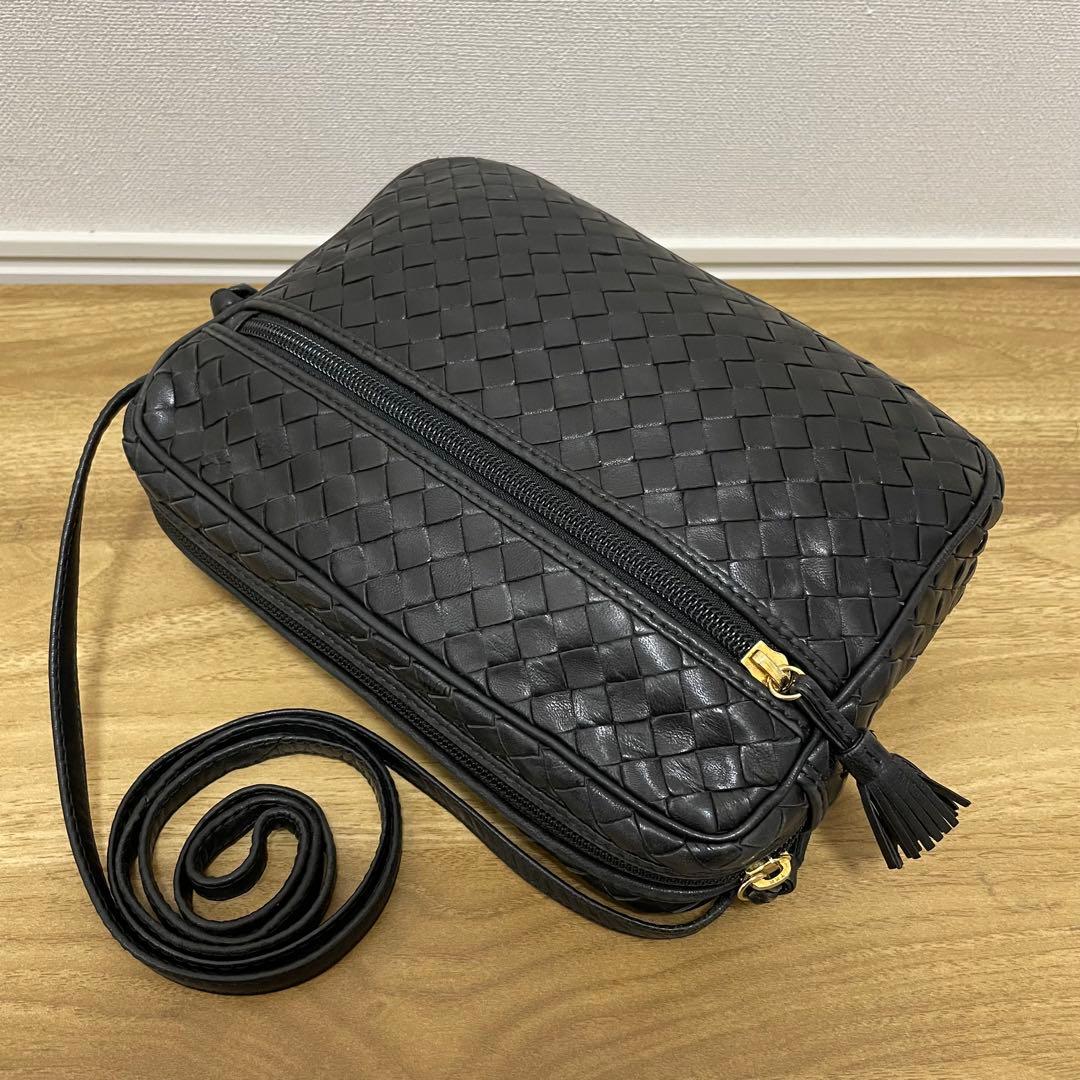 《美品》ボッテガヴェネタ レザー ショルダーバッグ ブラック 黒