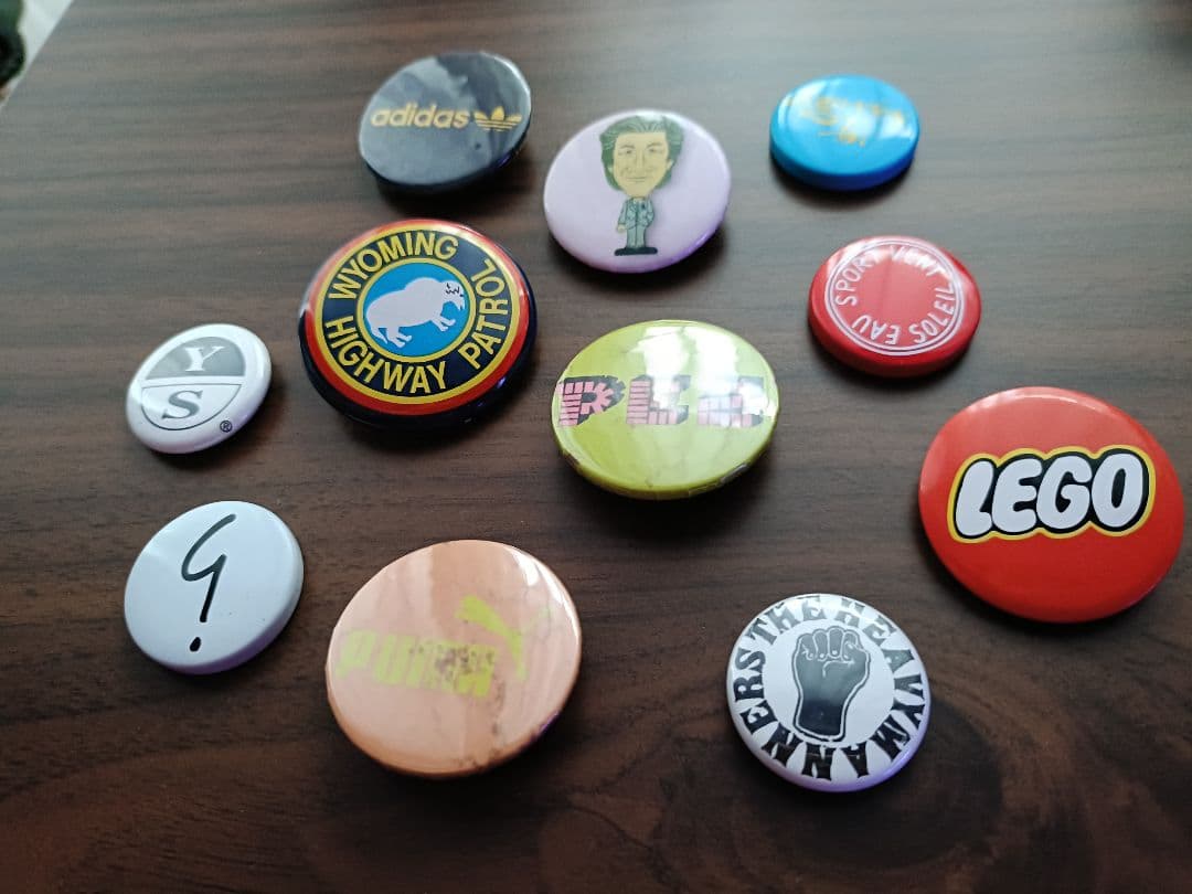 ピンズ・バッジ11個セット（adidas, LEGO, PUMAなど） - メルカリ