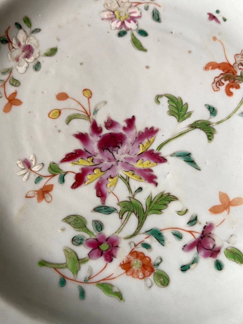 中国古美術品　清の乾隆時代　粉彩草花中皿　本物保証　23cm