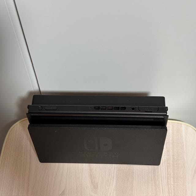 ★ジョイコンハンドルつき！『Nintendo Switch』本体（動作確認済み）