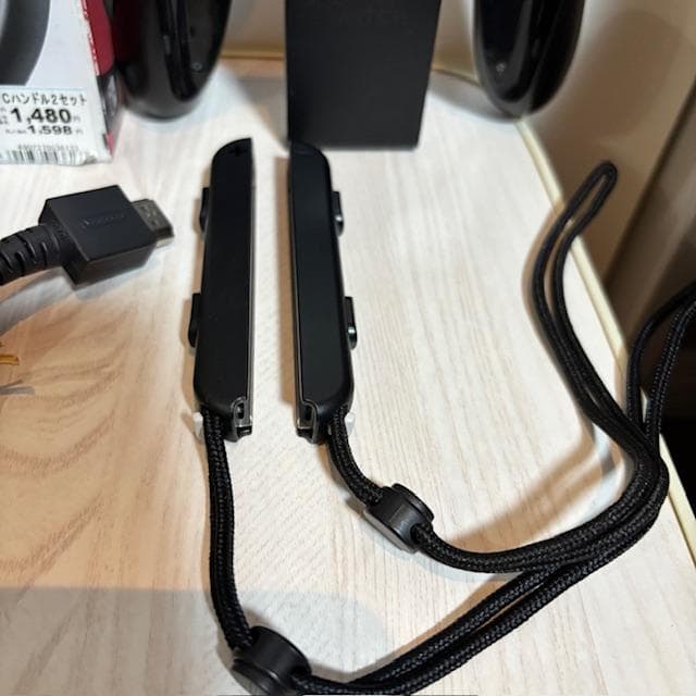 ★ジョイコンハンドルつき！『Nintendo Switch』本体（動作確認済み）