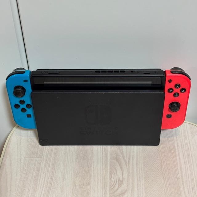 ★ジョイコンハンドルつき！『Nintendo Switch』本体（動作確認済み）