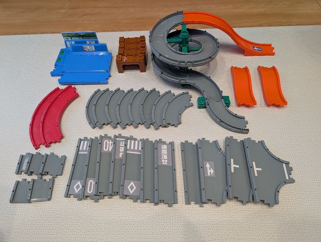 トミカ　警察署・消防署・スシロー・ガソリンスタンド・道路セット