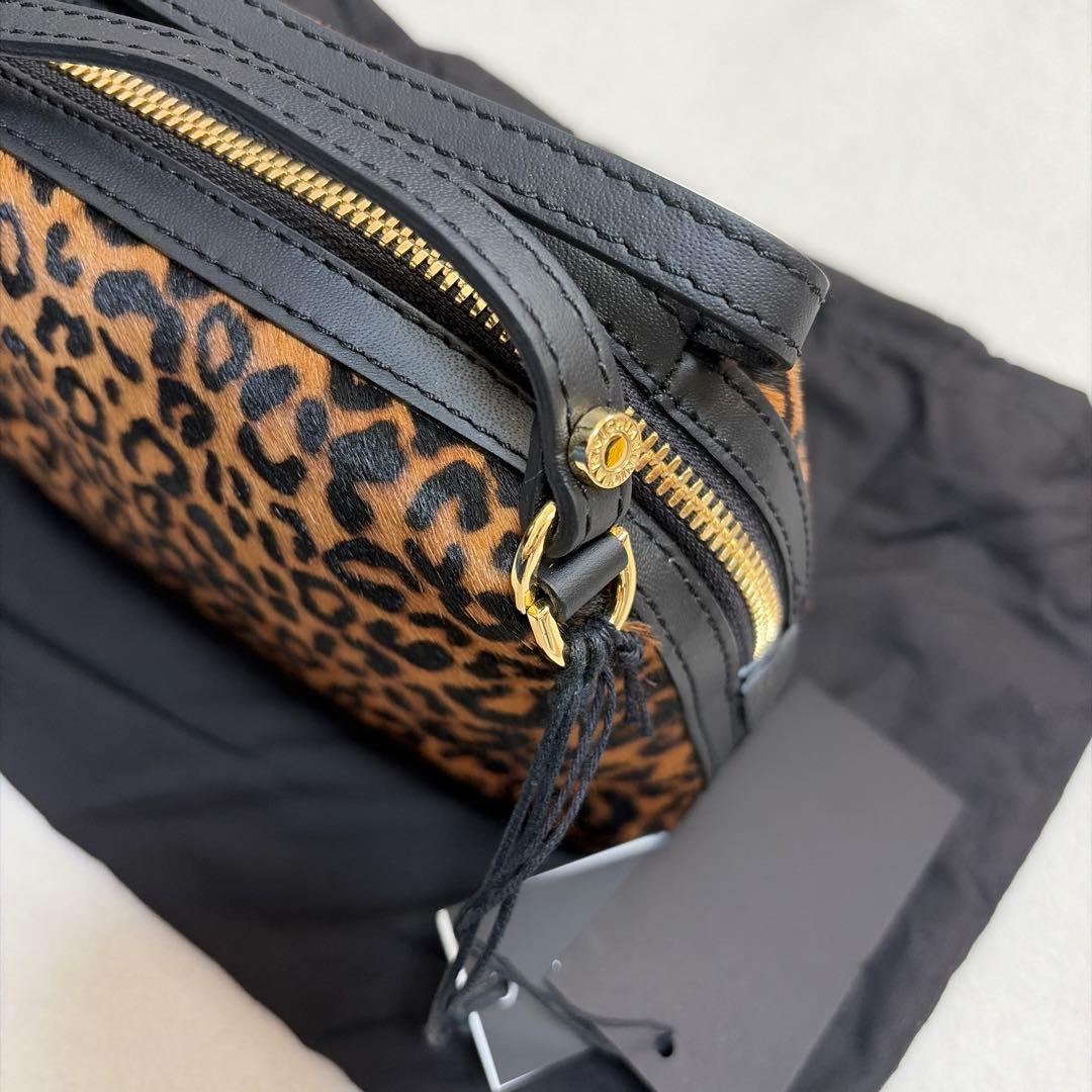 【新品】　ジャンニキアリーニ　ショルダーバッグ　レオパード