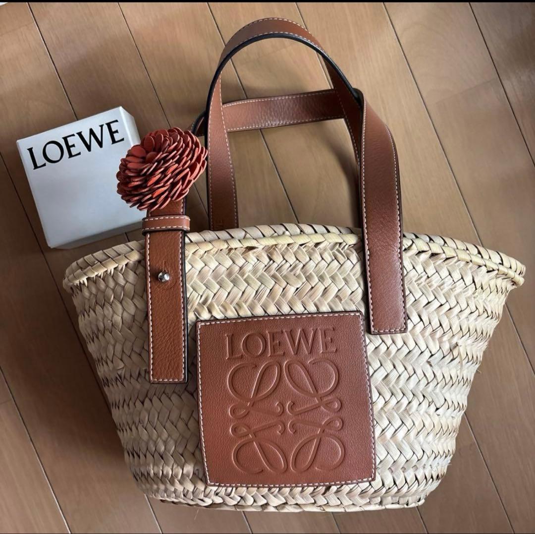 LOEWE ロエベ バッグチャーム お花 フラワー チャームの通販はau PAY