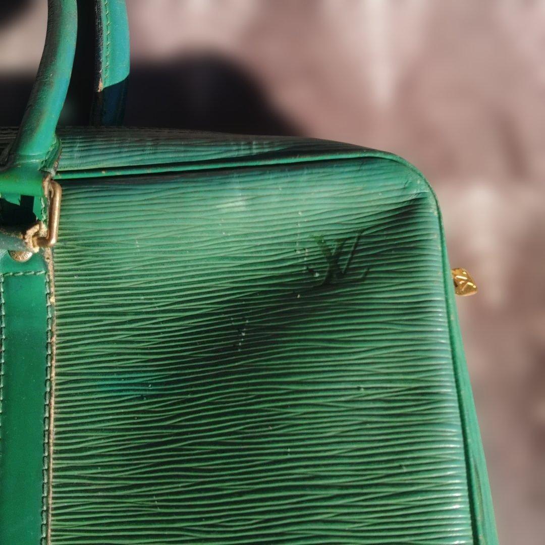 LOUIS VUITTON 廃盤エピ ポルトドキュマン ヴォワヤージュ