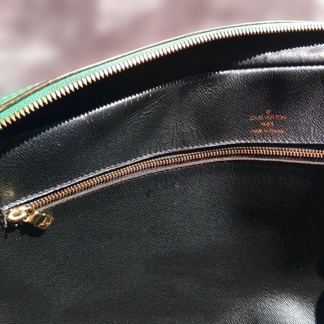 LOUIS VUITTON 廃盤エピ ポルトドキュマン ヴォワヤージュ