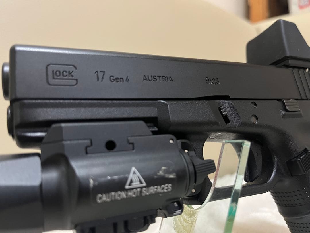 GLOCK 17 Gen4 ブラック エアガン ※XH35ライトは付属しません。