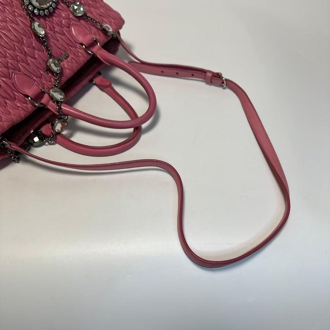 o10【美品】保存袋付　ミュウミュウ　ナッパクリスタル　マテラッセハンドバッグ.