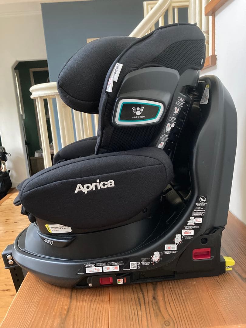 Apricaアップリカ フラディアグロウISOFIX チャイルドシート ブラック