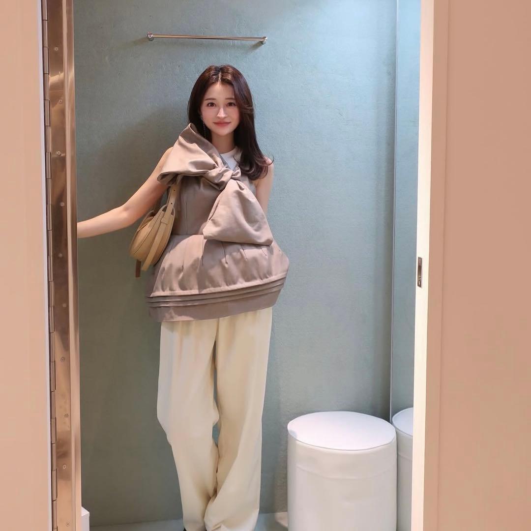 Bibiy sarah ribbon top ベージュ