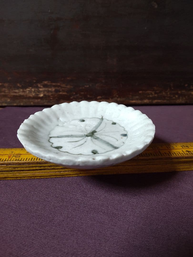 初期伊万里菊花弁 銀杏紋平盃