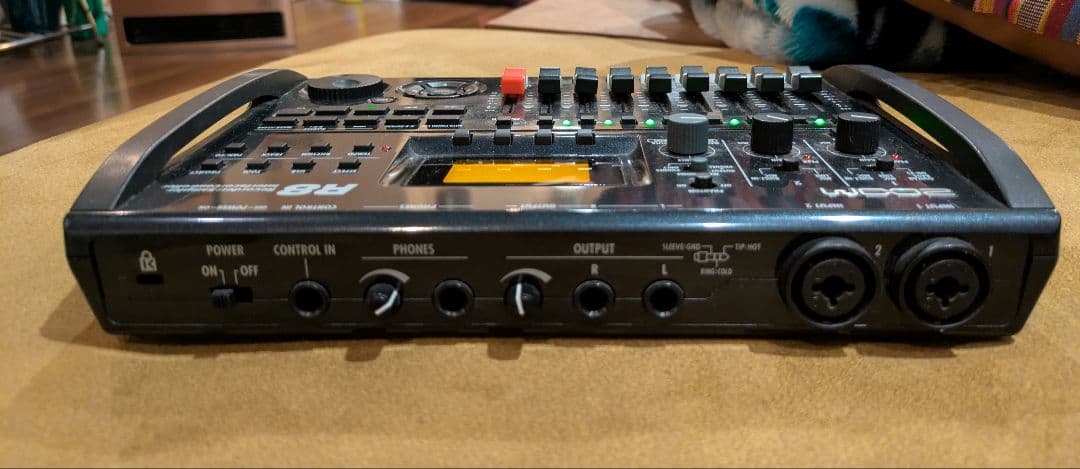 ZOOM R8 マルチトラックレコーダー　オーディオインターフェース