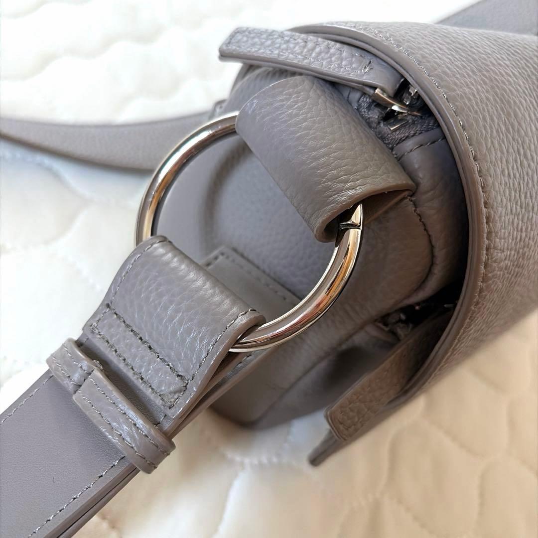 人気商品✴︎BEARDSLEY レザーボディバッグ　トープ　グレージュ