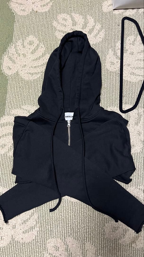 BEEDEN バックロゴ クロップド丈 ジップアップ パーカー