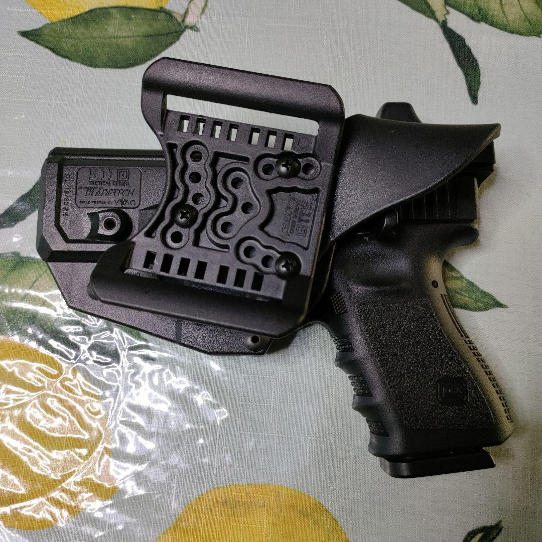 東京マルイGLOCK19ガス、ケース　マガジン3本　ホルスター　ドットサイト付