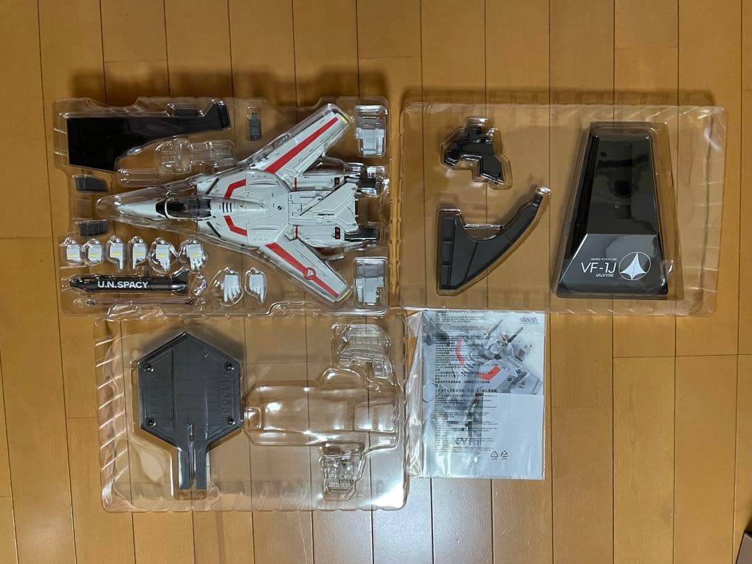 DX超合金VF-1Jバルキリー+アーマードパーツ+ミサイルセット+スーパーパーツ