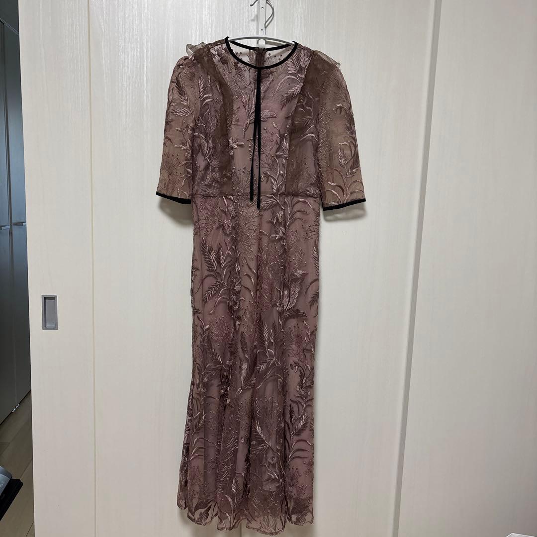 LEJA】刺繍レース配色パイピングショルダーフリルマーメイドシルエット