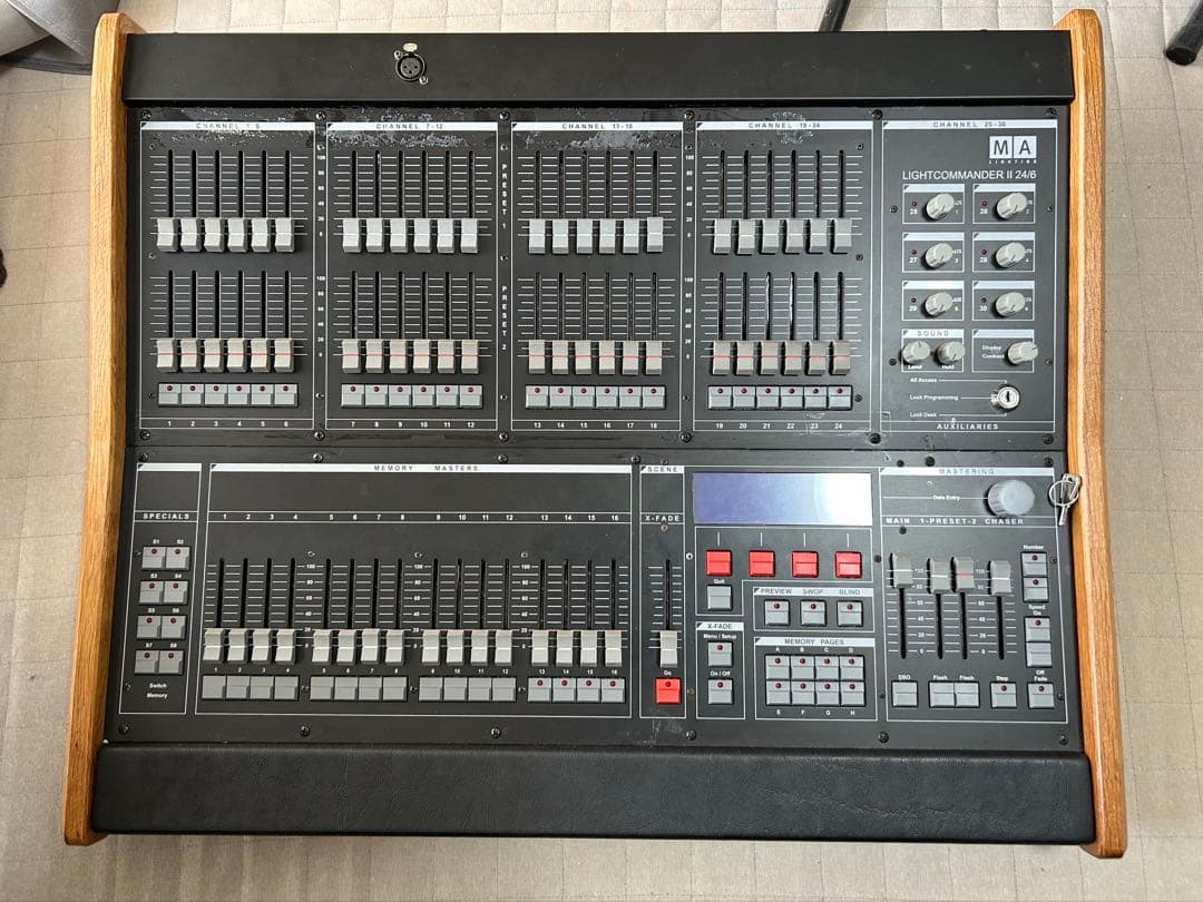 LIGHT COMMANDER Ⅱ 24/6 DMXコントローラー LIGHT COMMANDER Ⅱ 24/6 DMXコントローラー
