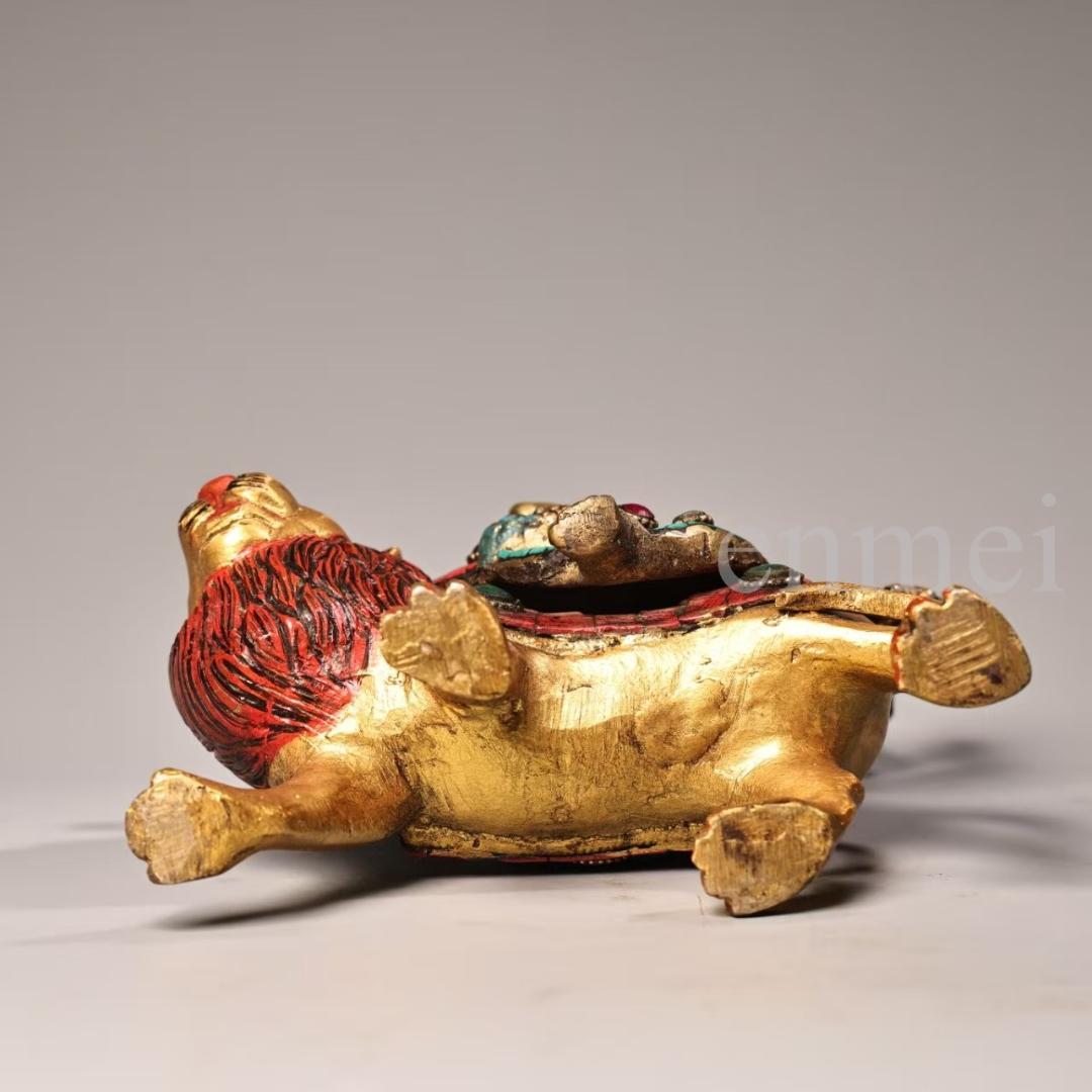 旧藏・ネパール仏教美術・六臂騎獅護法神像・宝石装飾・彩色描金・純