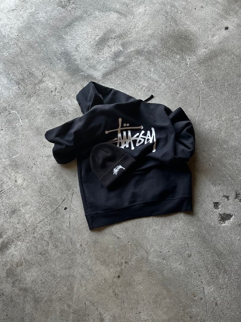 Stüssy 黒 フード付きパーカー