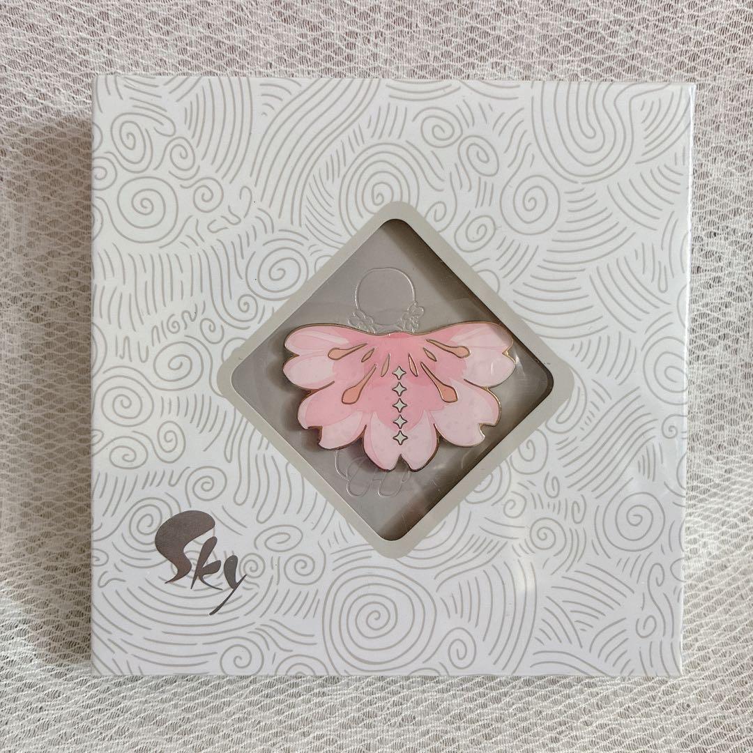 未開封・未連携】 Sky 星を紡ぐ子どもたち ピンバッジ 花笑むケープ