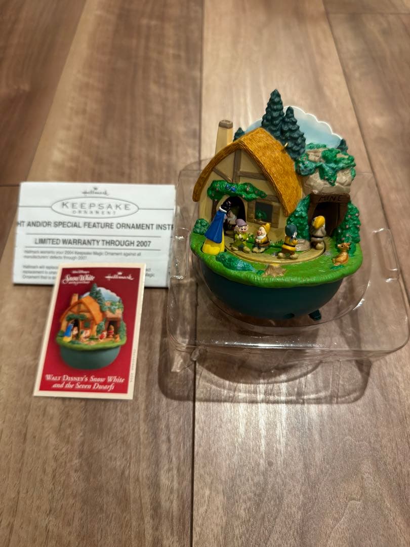 Hallmark KEEPSAKE オーナメント Disney白雪姫と七人の小人 Amazon.com: Hallmark Keepsake Christmas Ornament 2021, Disney Snow
