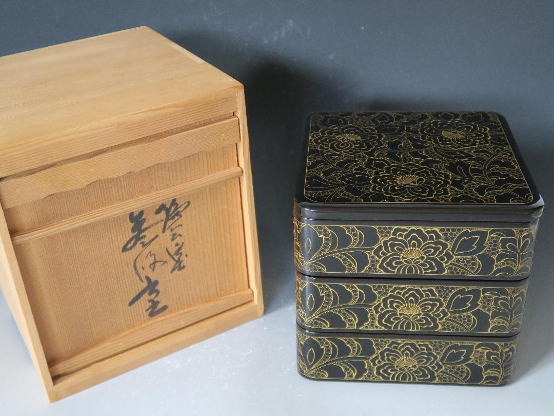 【輪島塗】沈金牡丹彫 三段重箱 六五重 内朱塗 天然木 共箱