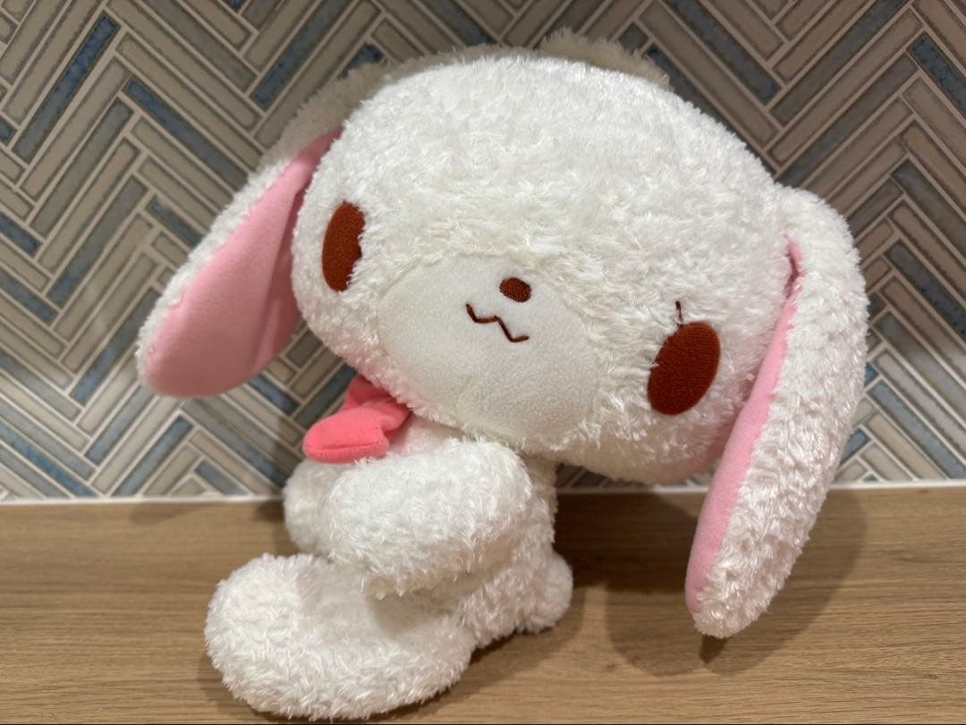 ウサギのぬいぐるみ ピンクリボン付き