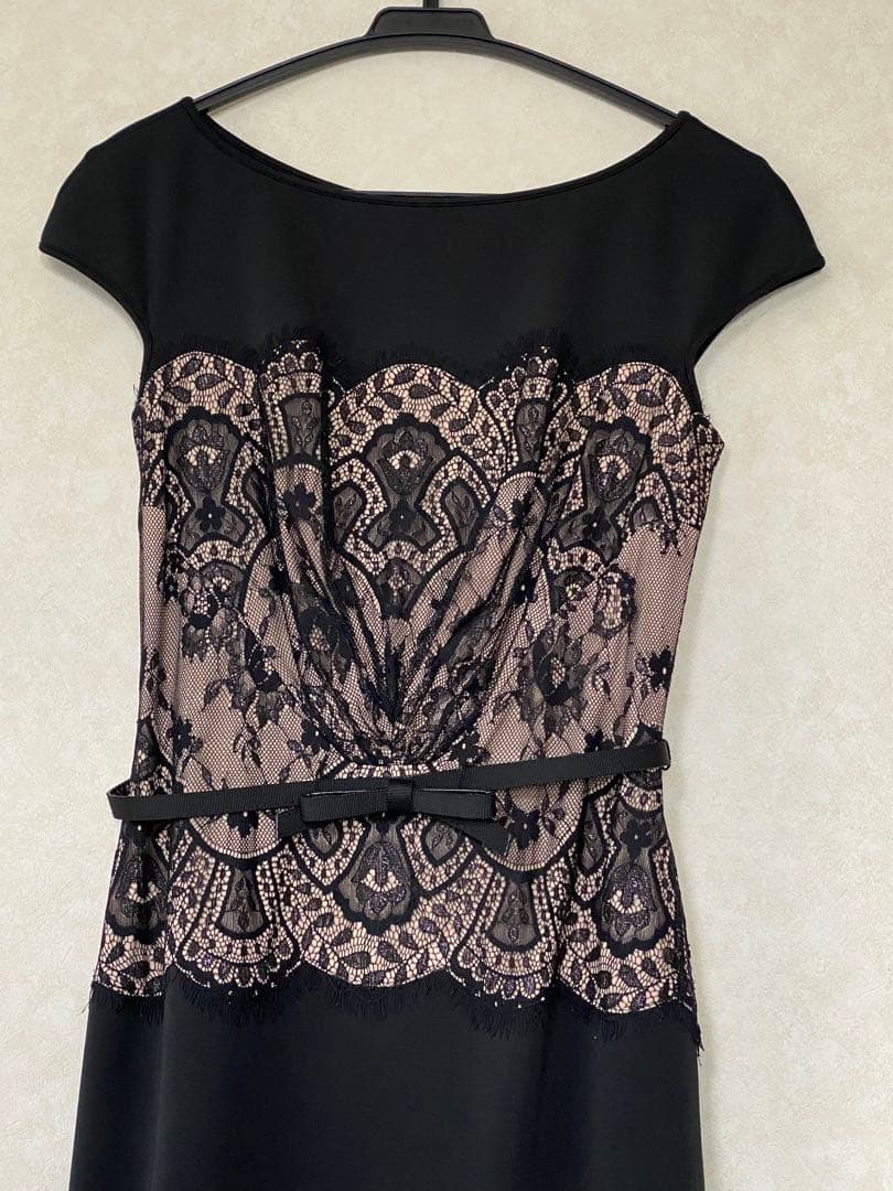 【TADASHI SHOJI】 レース装飾付きブラックタイトドレス TADASHI SHOJIブラックレースOP