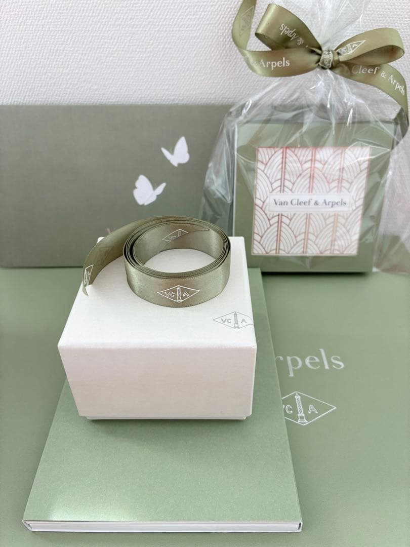 Van Cleef & Arpelsヴァンクリーフアーペル　ペルレリング　52