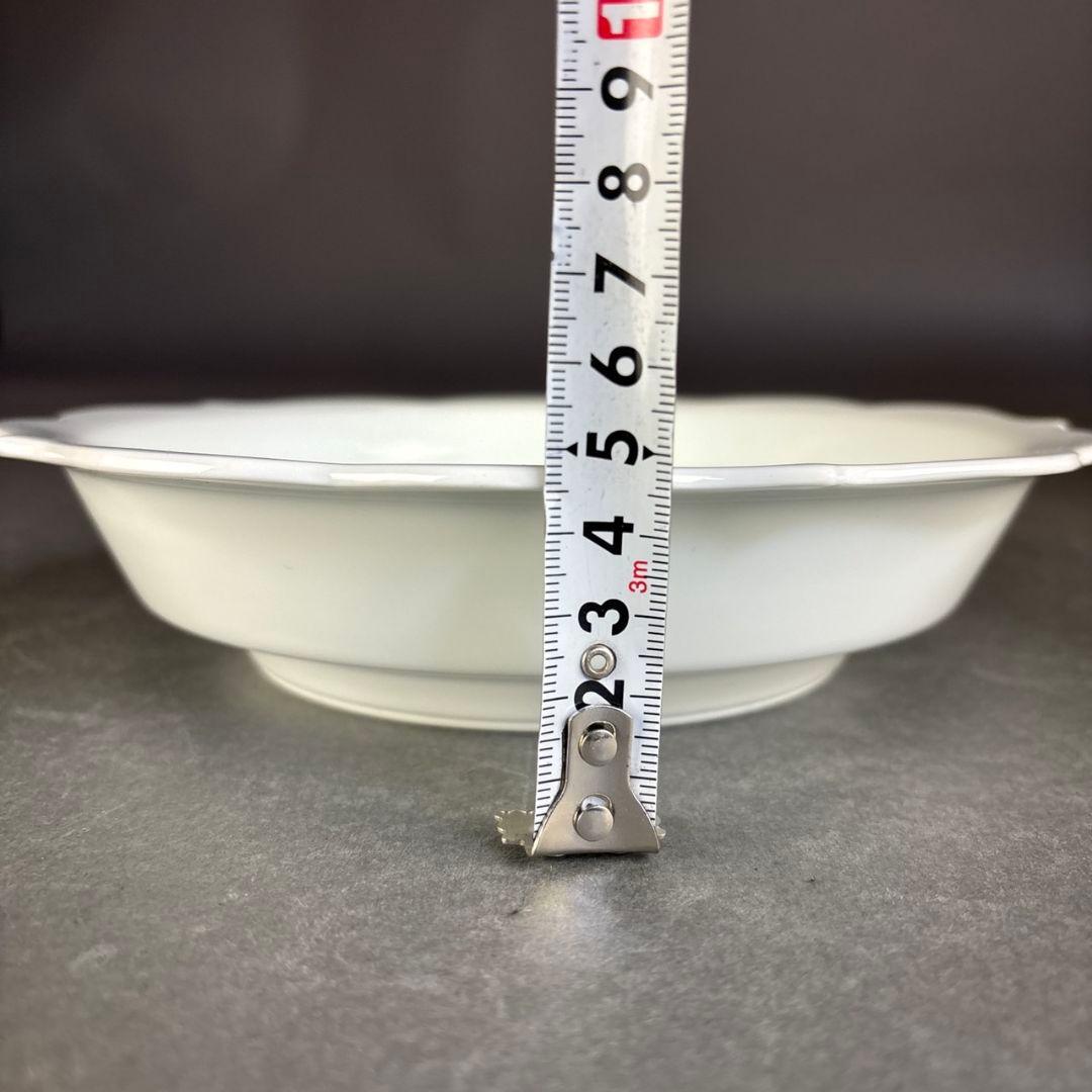 井上萬二　白磁緑釉牡丹彫文　皿　共箱