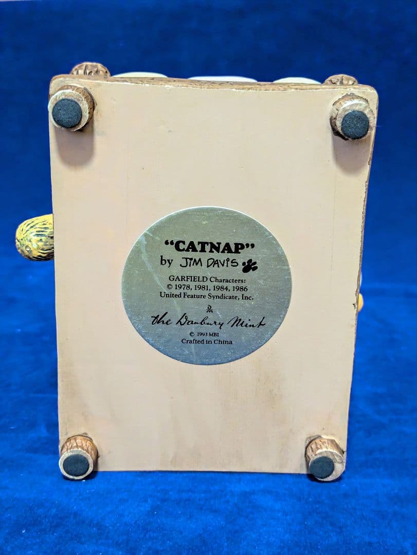 Garfield ベッドで寝るフィギュア